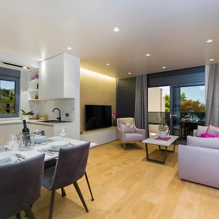 Apartment In Promajna