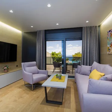 Apartment In Promajna